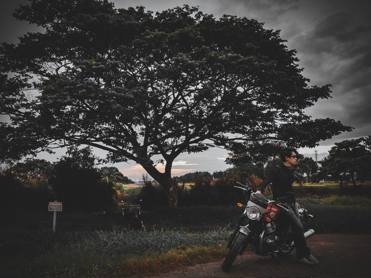 Nuim_Navigator's tweet photo. พักรถ พักคน ริมคลองประปา
บางบัวทอง | นนทบุรี
#biker #bikeman #bigbike #royalenfield #royalenfieldthailand #interceptor650 #nature #slowlife #trip #travel #touring #nomad #navigator #nuimnavigator #nuimnavigatorpodcast #weekendriderthailand #Thailand https://t.co/zEyPspN3uz