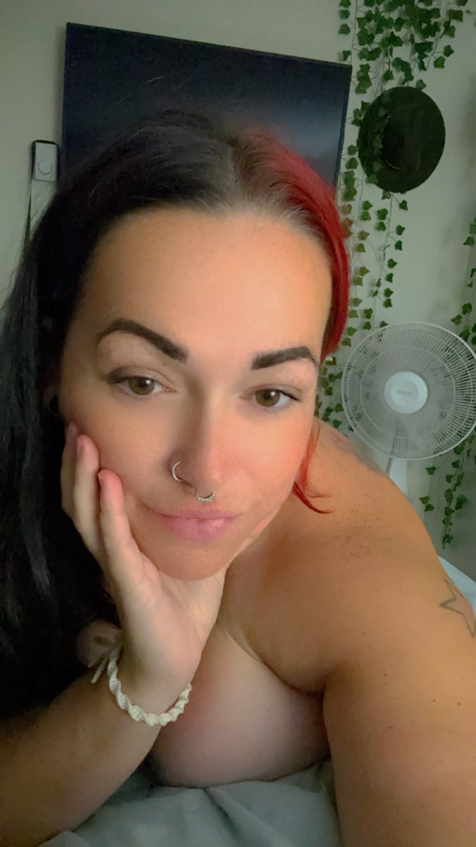 Rose39744655952's tweet photo. Snuggling into bed. What should I do ☺️😝

#findom #femdom #sexymilf #milf #finsub #walletdrain #humanatm https://t.co/tVOKjElUyt