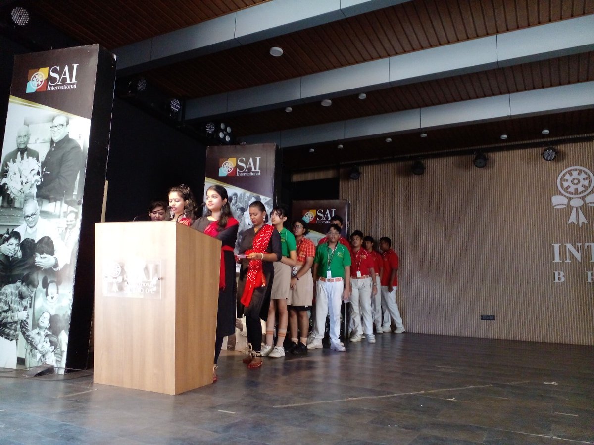 SAI_Edu_In's tweet photo. Enthusiastic young SAIoneers of Class VIII presented a creative and inspiring morning assembly featuring a morning prayer, motivational thought, news, an interesting fact, and an enriching word of the day. 
#MorningAssembly #CreativePerformance #ConfidentSpeakers #DanceForms https://t.co/DcMM6BuJMu