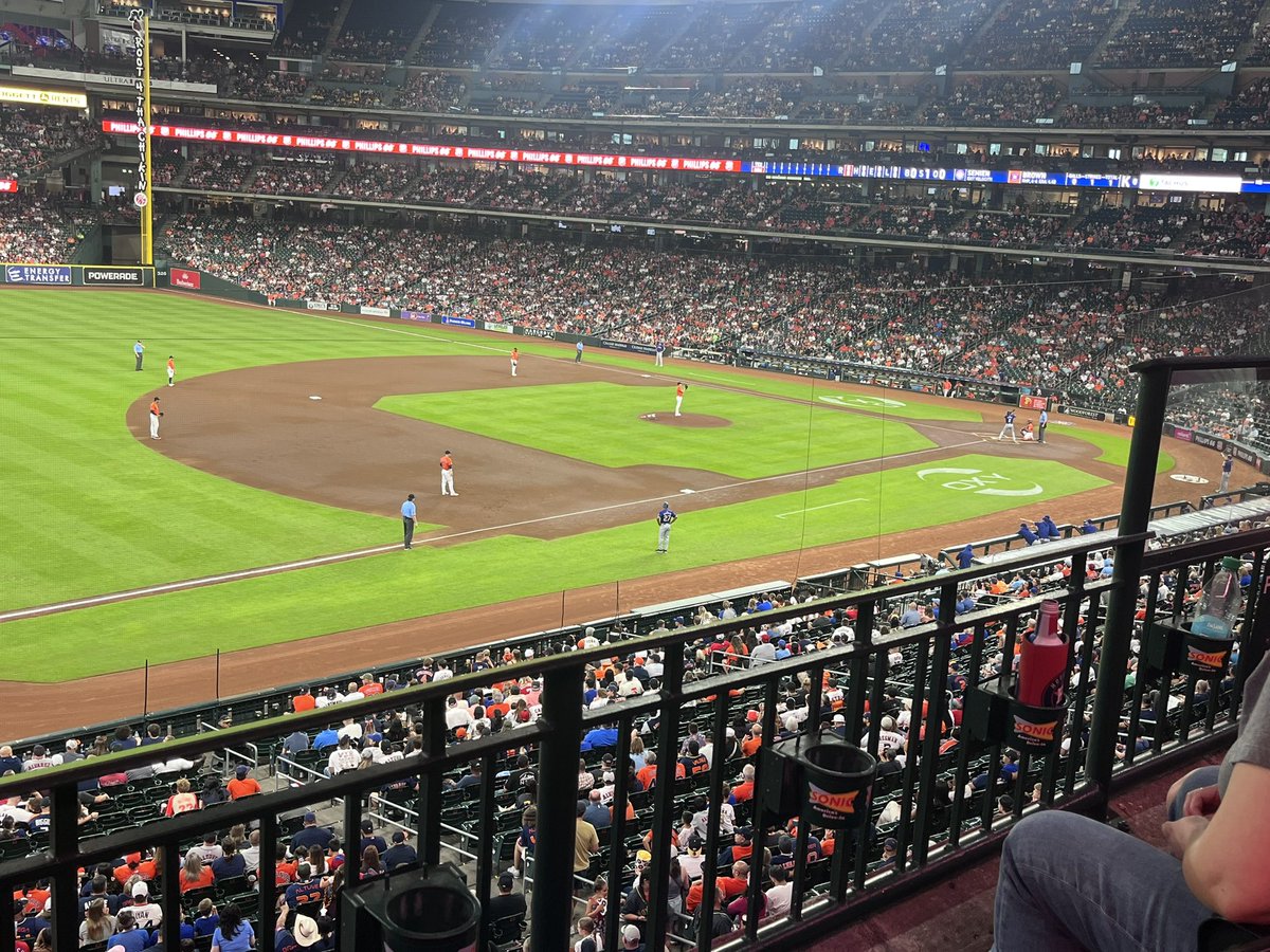 KiraBethDelgado's tweet photo. Back to back Fridays of baseball! Ended the trip to Indiana with the Evansville Otters game and returned to Houston with an Astros win! @OLE_Leopards  #LeonardLeopards https://t.co/xAsB5xcMxv