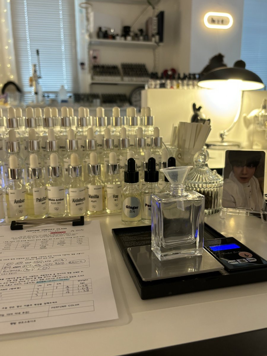 📍향탐

향수만드는데 눈이 너무 즐거웠던 시간,,✨
사장님 사진 너무 잘찍어주심,,감사합니다🤍