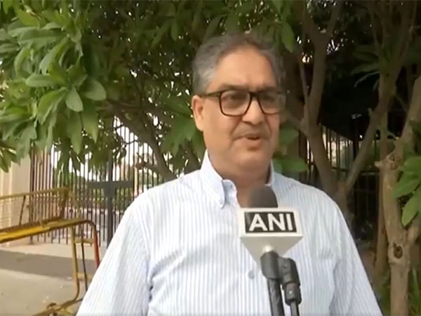 ani_digital's tweet photo. Advocate claims sexual harassment led to SpiceJet employee's arrest for slapping CISF officer at Jaipur airport
Read @ANI Story | https://t.co/3XiGZcmceg
#SpiceJet #CISF #JaipurAirport #SlappingIncident https://t.co/onfJH27yy5