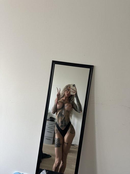 I sent this photo to my new Armenian gangster boyfriend this morning, and now you, peasant, get to look