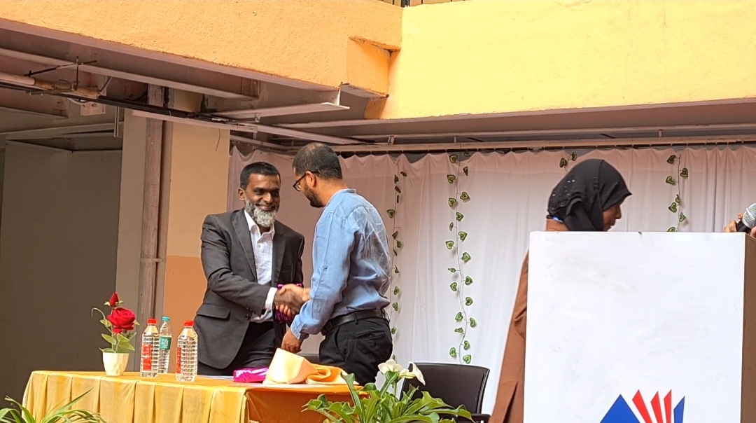 FInstitutions's tweet photo. Our Director @SubhanFalcon thanks Mr. Basheer Sabi for his exceptional training of our BCA students. 

"Your insights &amp; guidance are invaluable in shaping their future in IT. We appreciate your dedication &amp; expertise!," Dr. Abdul Subhan

बैल बुद्धि #UPSC Karnataka Bengaluru https://t.co/pSNeTaWeFD