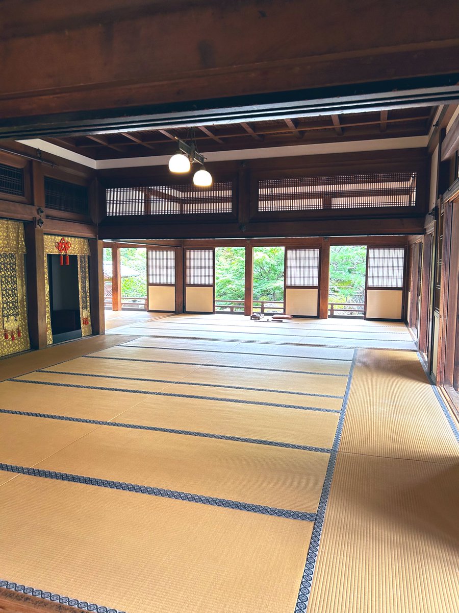 jiro108's tweet photo. 1.八八ライブ
2.サウナの梅湯
(いつもよりは早めの就寝)
3.建仁寺で座禅
4.安井金比羅宮にお参り

最高の京都小旅行だった。
他に行きたいところはたくさんあるけど、洛中になだれ込む人々を横目に去っていくのも小気味がいいもので。 https://t.co/HFDoJseoHY