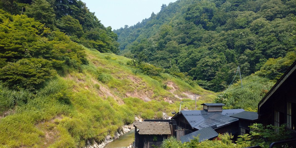NoLife_NoTravel's tweet photo. 秘境の温泉なう
右下に見えるのが温泉風呂で、川沿いに露天風呂という素晴らしく解放感があって、実に気持ちが良い！
泉質もトロトロで、湯上がりはスベスベ、ポカポカになる
良いところでした！
#奥小安狭 https://t.co/ohi8Z1QibG