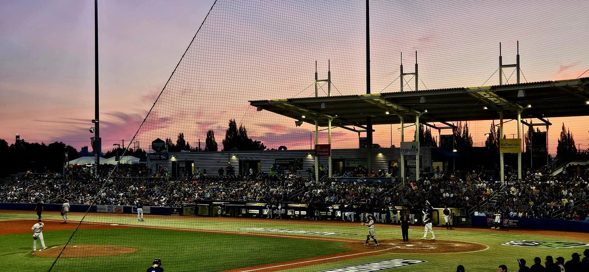 bckdoorslider's tweet photo. #BaseballSunset https://t.co/xzktqU40vC