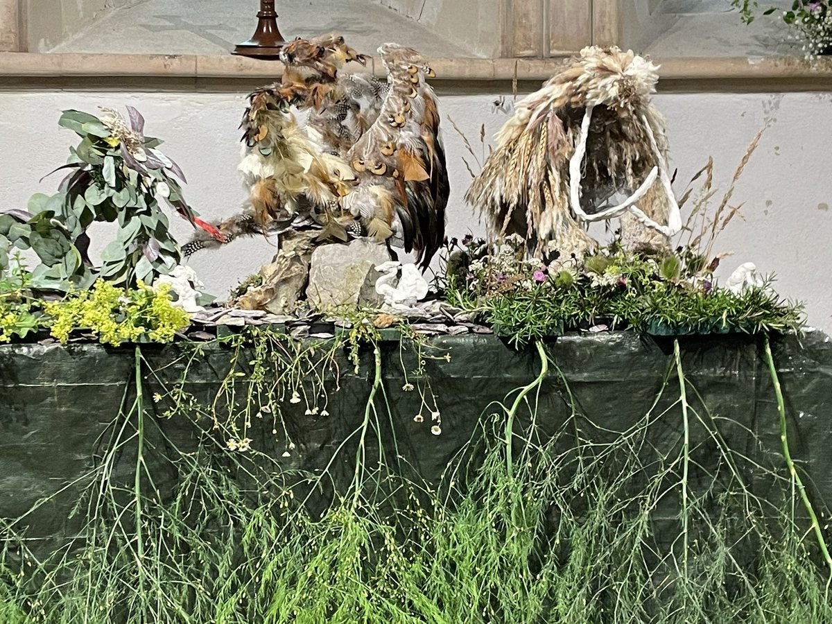 Our Flower Festival is amazing! Raffle first prize - 11ft paddle board + loads of other prizes. Teas, cakes &amp; sandwiches in vicarage garden + plants &amp; books. Flower displays are incredible so do not miss this! 
Free entrance  &amp; signposted parking. @EmsworthOnline <a href="/EmsworthLife/">Emsworth Life</a>