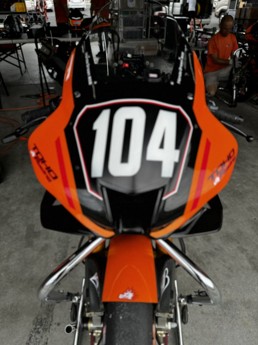 MotoJP2015's tweet photo. 鈴鹿8耐レースの最終チェックということで、岡山国際サーキットに来ております❗️

本日は渡辺一樹選手、榎戸育寛選手が走行しましたが、ドライコンディションで走行でき、トラブルなく終了しました✅

いよいよ来週がレースウィークですね😊
天候☀️が良くなることを祈りましょう🙏

#ewc
#suzuka8hours
#okayamainternationalcircuit
#honda
#hrc
#cbr1000rrr 
#tohoracing
#ryuichikiyonari
#takumakunimine
#ikuhiroenokido
#kazukiwatanabe