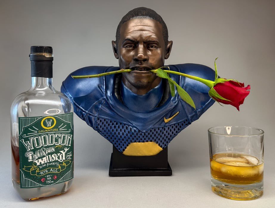4starcustoms's tweet photo. One of a kind Charles Woodson Michigan bust. #michiganwolverines #michiganwolverinesfootball #GoBlue #michigan #BigTen #bigtenfootball #hail #HailToTheVictors https://t.co/wwbSAxICem