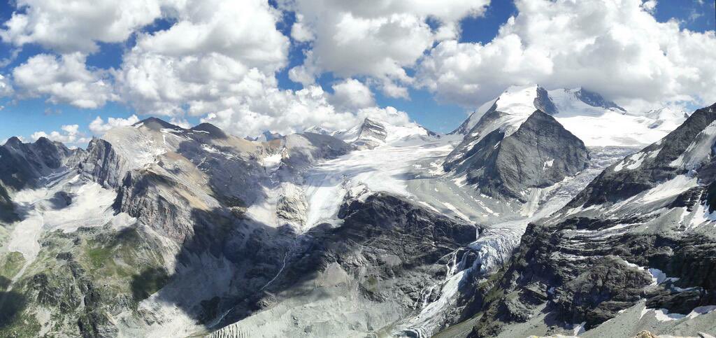 tavarejay's tweet image. Nature lives in a state of equilibrium. It does not consider a storm as bad and sunshine as good. It does not categorize. Or judge. Or take sides. #LeverageKnowledge @smartDataIncLtd