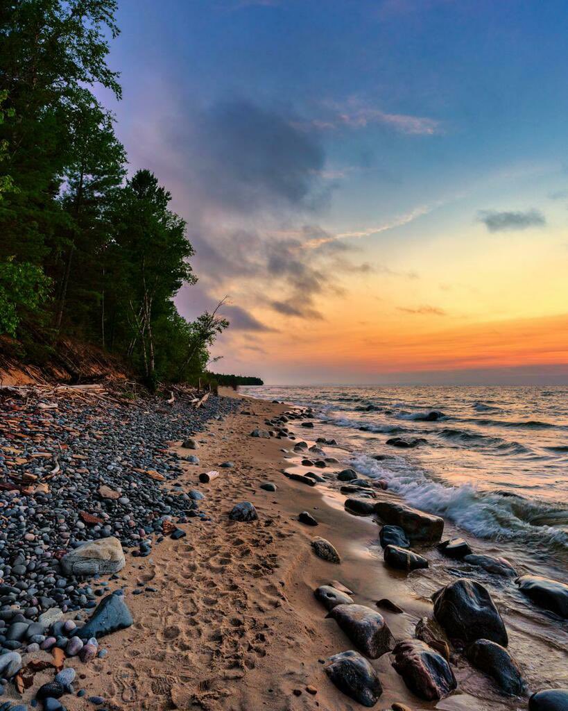 tavarejay's tweet image. Nature lives in a state of equilibrium. It does not consider a storm as bad and sunshine as good. It does not categorize. Or judge. Or take sides. #LeverageKnowledge @smartDataIncLtd