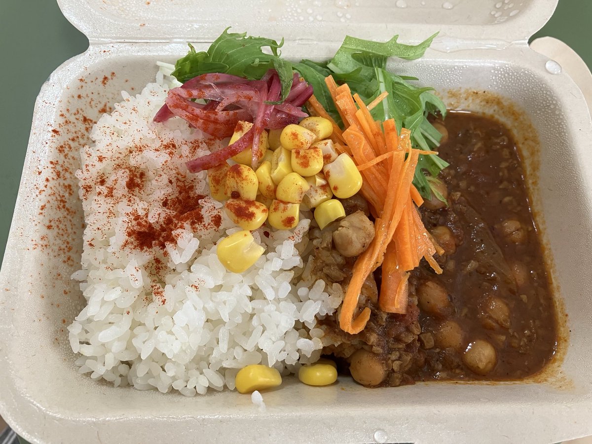 guasxafacal's tweet photo. 今日のお昼ごはん
eat for特製、マルシェ関係者用カレー
出店している金ちゃん農園のお米とパパ屋の塩使用
#eatfor
#金ちゃん農園
#パパ屋 https://t.co/LX0QMBFFHM