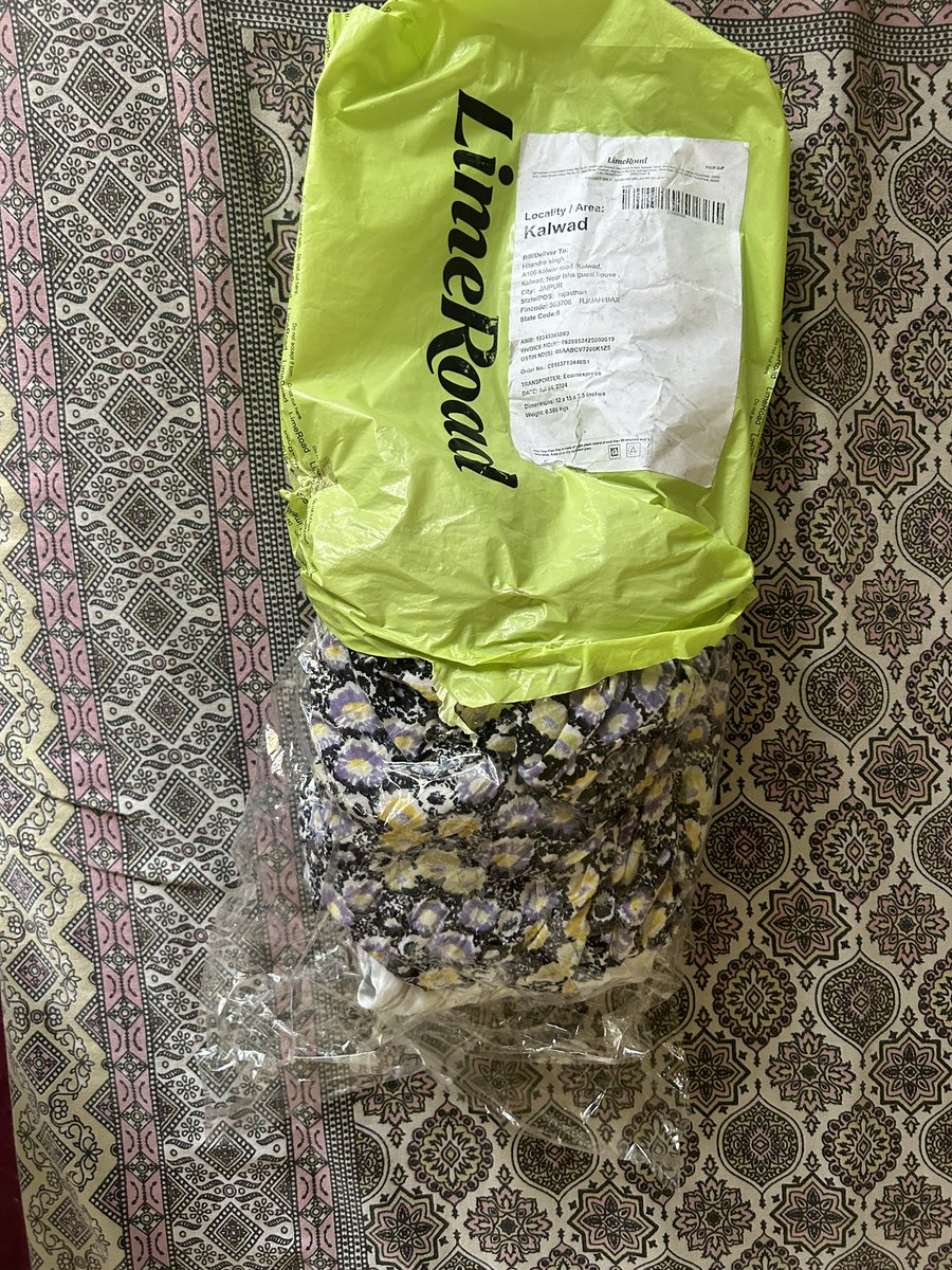 HitandraRathore's tweet image. I ordered a product from @limeroadcom but received the wrong item instead of resolving the problem Limeroad is refusing to process of return ,this is unacceptable #CustomerServiceFail #onlineshopping #ScamAlert