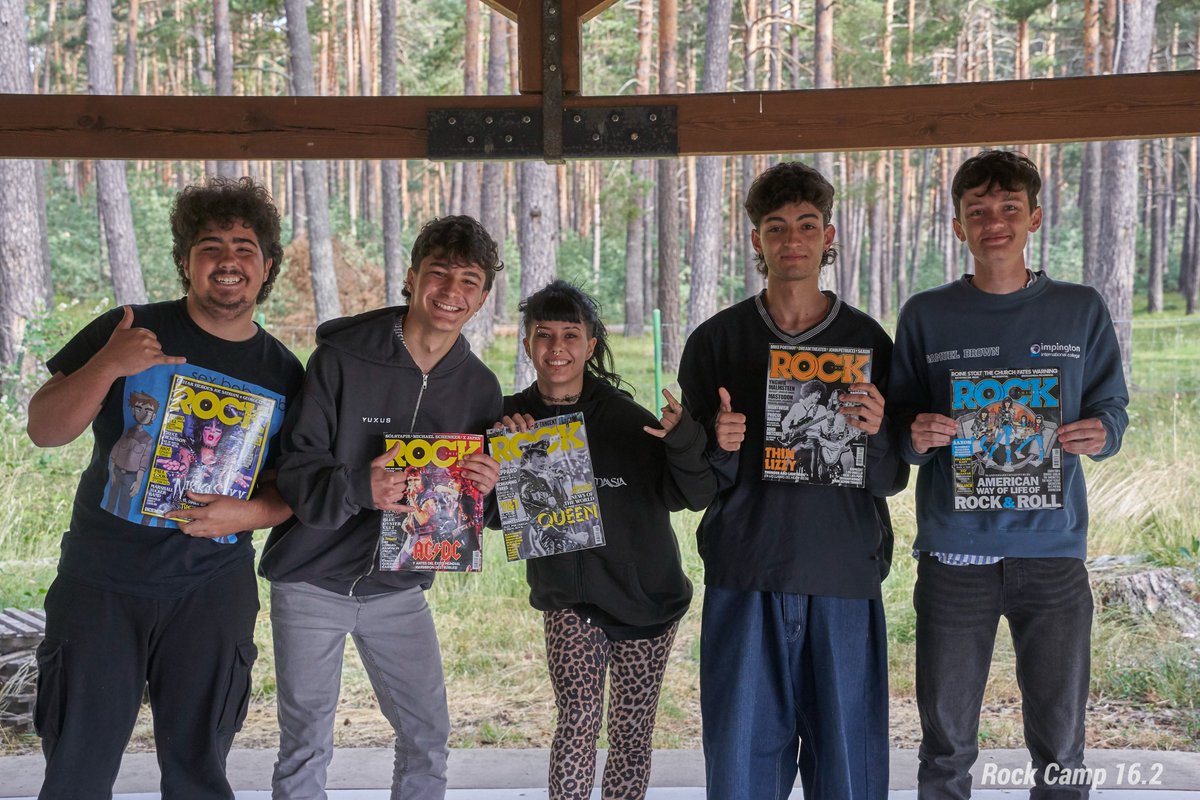 RockCampES's tweet photo. Damos por finalizado el #rockcamp162. Os presentamos a los ganadores de la #MiddleJam (Decode - Paramore) y de la #FinalJam (Mr Brightside - The Killers), que se llevan, entre otras cosas un año de suscripción a la revista  @thisisrockmag  ¡Enhorabuena a todos! #campamento https://t.co/qgRJoiN2P9