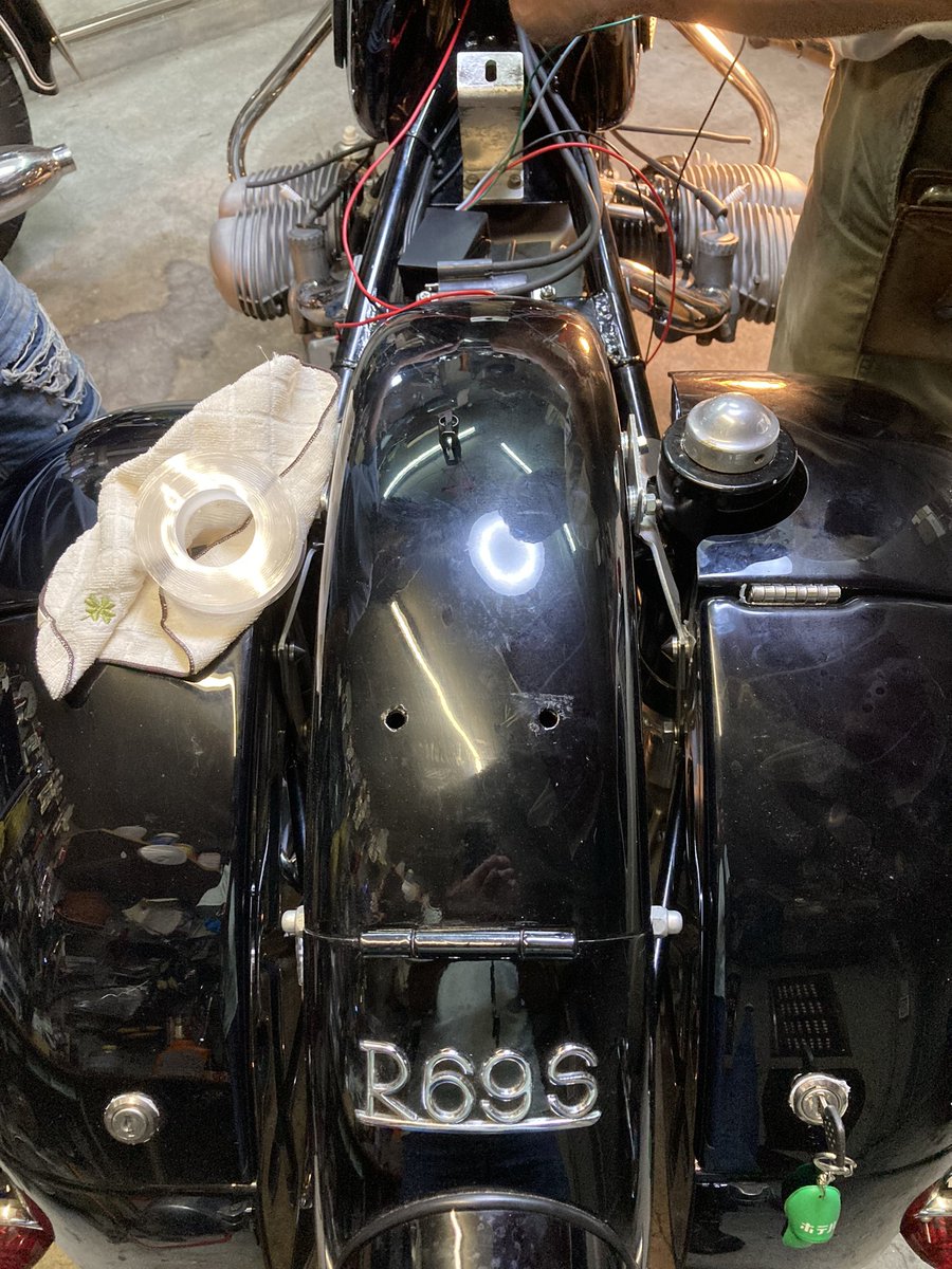 117eco's tweet photo. 本日はBMW旧タイプ乗りの友人のセミトラ取付の見学に

数ヶ月前に私のR50にも着けました
始動性が格段に良くなり、点火系のトラブル不安が格段に減りました

長距離も安心です https://t.co/geIOSpDXEB