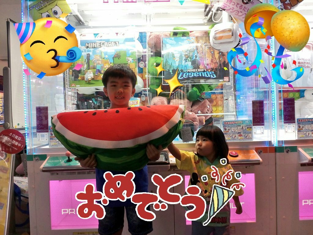 r1_maebasi's tweet photo. 【店内イベント情報】
本日もエアークジのご参加ありがとうございました！😄
一等のスイカのクッション、ご当選された二組のお客様おめでとうございます👏🎉

今週は三連休！！明日、明後日も開催いたします🌈
ぜひラウンドワン前橋店へのご来店お待ちしております😊🎶 https://t.co/BV5qkX9uD5