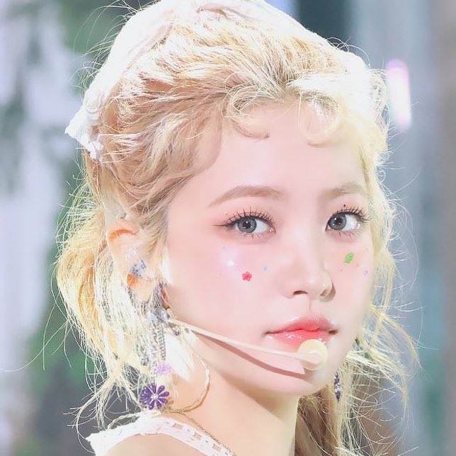 yeri looks tweet media