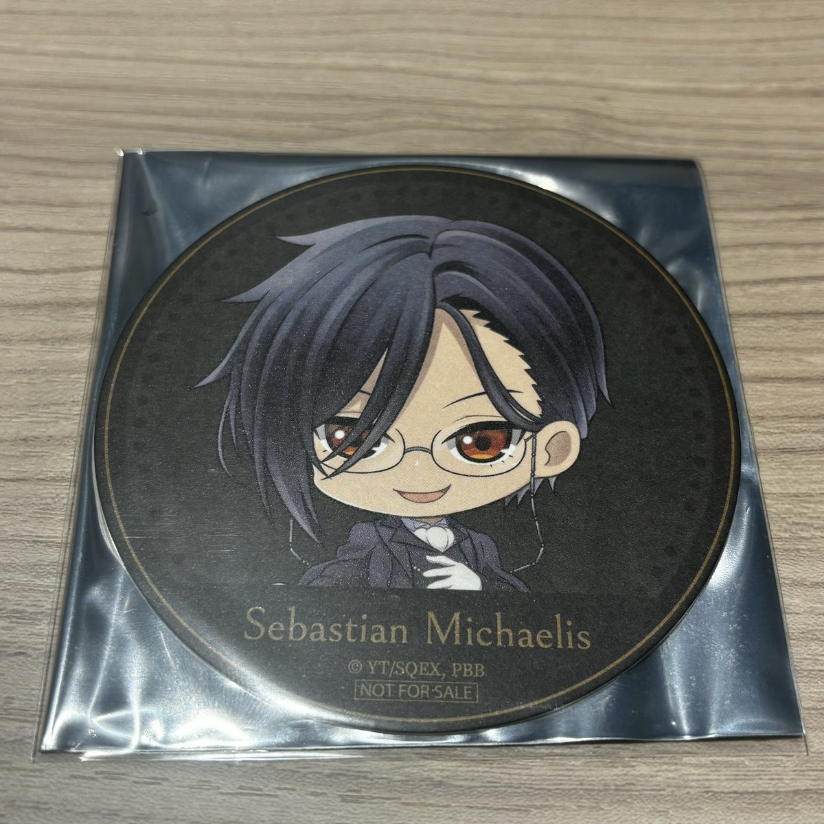 BNkTop_1225's tweet photo. 【交換】黒執事 　寄宿学校編
コラボカフェ　予約特典

【譲】
予約特典→レドモンド
ドリンク注文特典→セバスチャン

【求】
予約特典→等身 > シエル
ドリンク注文特典 → シエル
(同種)

ただいま表参道18時回におります。
本日会場もしくは後日都内手渡し
郵送も可能です。 https://t.co/9jQwmRxKi5