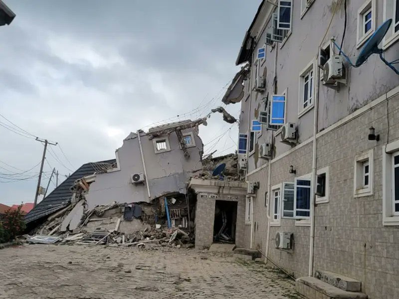 instablog9ja's tweet photo. JUST IN: Many trapped as residential building collapses in Abuja https://t.co/4wCOiOYPjT