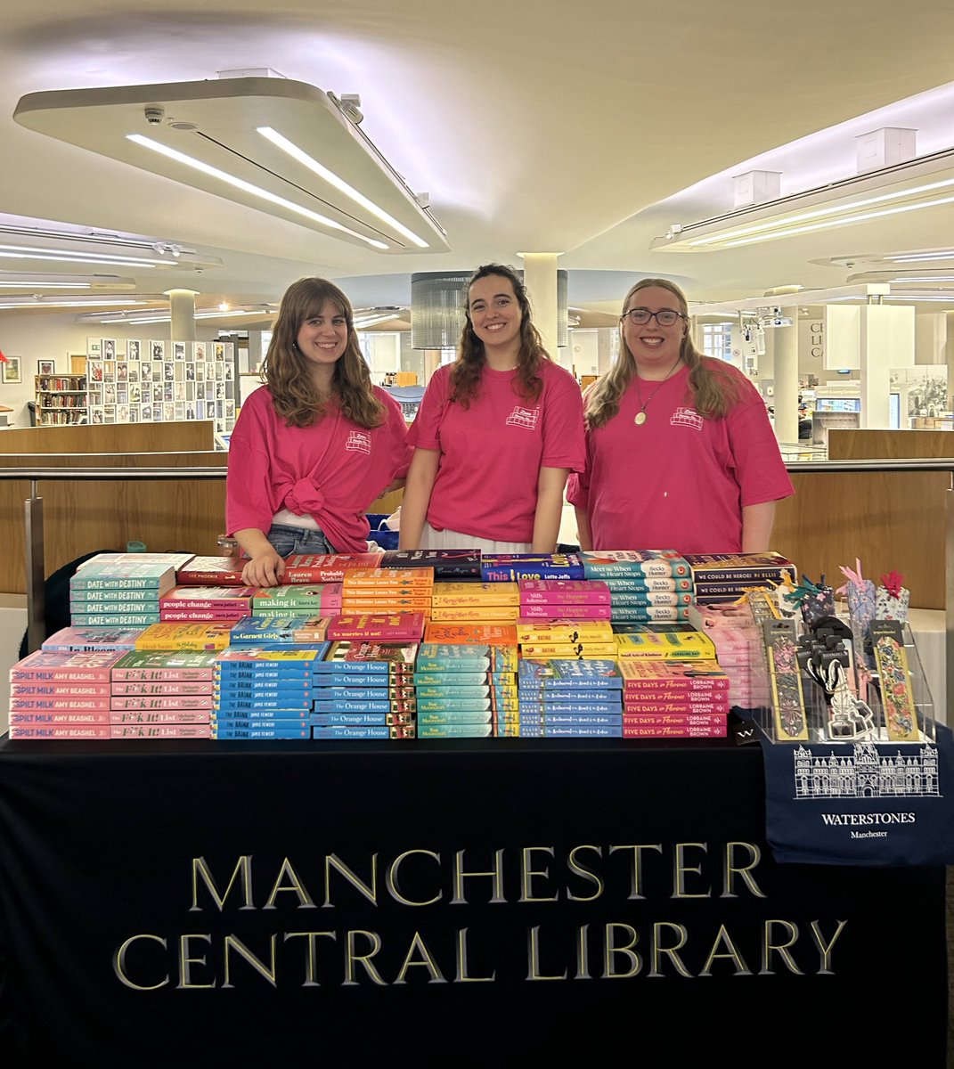 On Saturdays, Booksellers wear pink!

We are so RIDICULOUSLY happy to be at the #LoveStoriesEtc festival at Central Library today!🩷