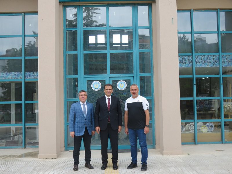 merzifonhem's tweet photo. Cumhurbaşkanlığı atama kararnamesi ile Manisa İli Salihli Kaymakamı olarak atanan İlçemiz Kaymakamı Sayın Ali GÜLDOĞAN Halk Eğitim Merkezimize veda ziyaretinde bulundu.
Nazik ziyaretleri için teşekkür ediyor Sayın Kaymakamımıza yeni görev yerinde başarılar diliyoruz. https://t.co/oLGChep6NN