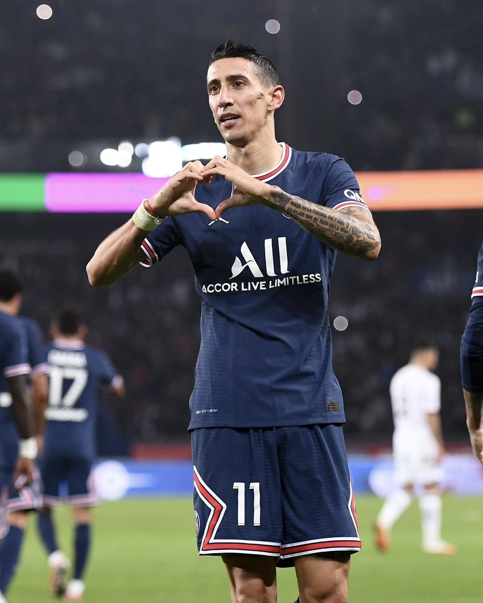 Angel Di Maria déclare son amour pour Paris :

« J'étais dans une spirale négative et 𝗣𝗮𝗿𝗶𝘀 𝗮 𝗰𝗵𝗮𝗻𝗴𝗲́ 𝗺𝗮 𝘃𝗶𝗲. (...)

Le public m'a donné son amour dès le premier jour. 𝗢𝗻 𝗱𝗶𝘁 𝘁𝗼𝘂𝗷𝗼𝘂𝗿𝘀 𝗾𝘂'𝗮̀ 𝗣𝗮𝗿𝗶𝘀, 𝘀𝗶 𝘃𝗼𝘂𝘀 𝗻𝗲 𝗽𝗮𝗿𝗹𝗲𝘇 𝗽𝗮𝘀