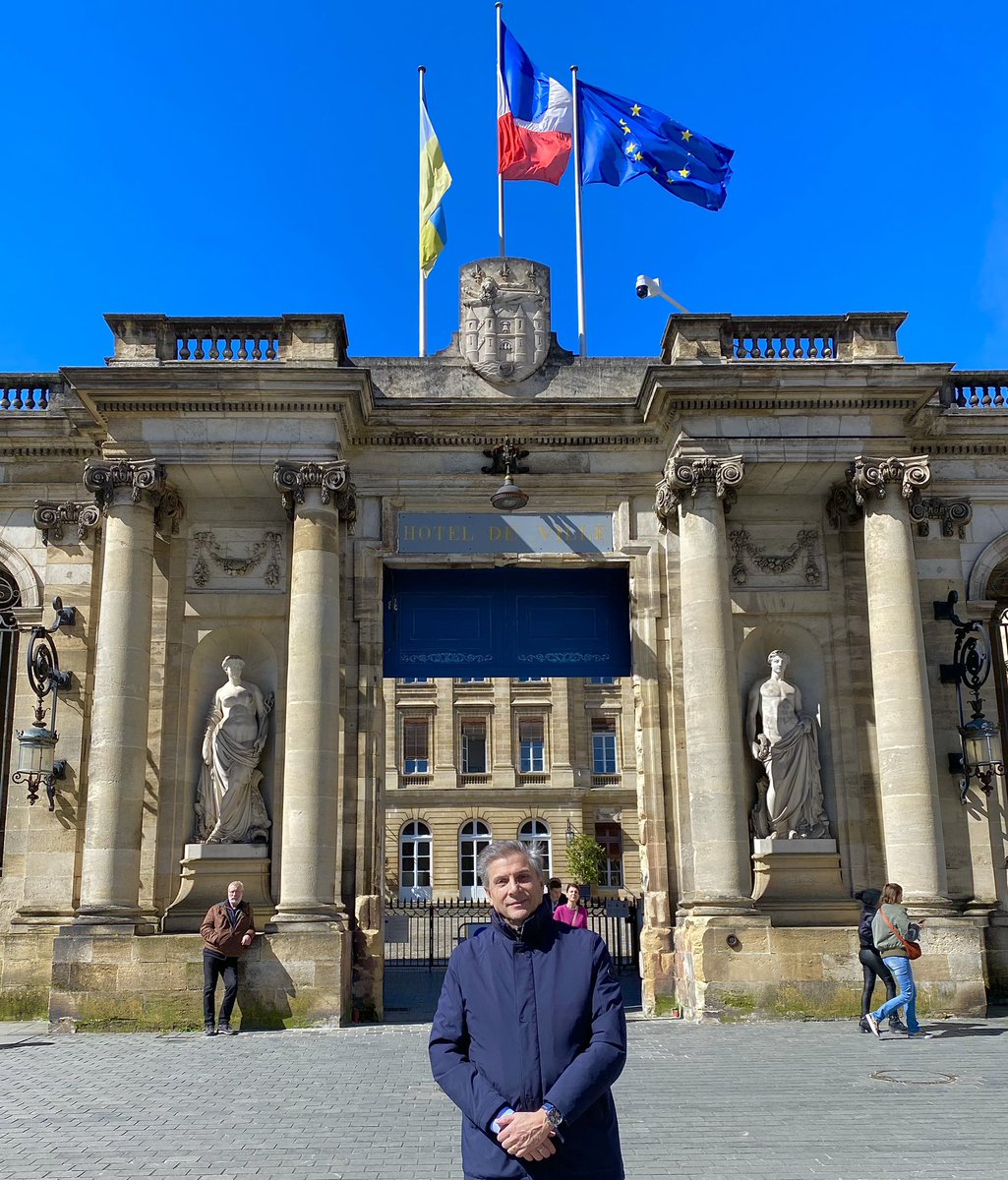 RachidGustavo's tweet photo. «Una #Europa en #peligro»
Cuando la #demagogia de las #ideologías deprecian la #cultura #europea

Respetar y comulgar con los usos leyes y costumbres que un país civilizado ofrece a un inmigrante que debe respetar y aceptar las normas y leyes del anfitrión
https://t.co/2ijk2BzXSR https://t.co/FA5uwysuQU