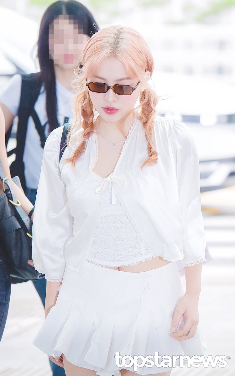 yeri looks tweet media