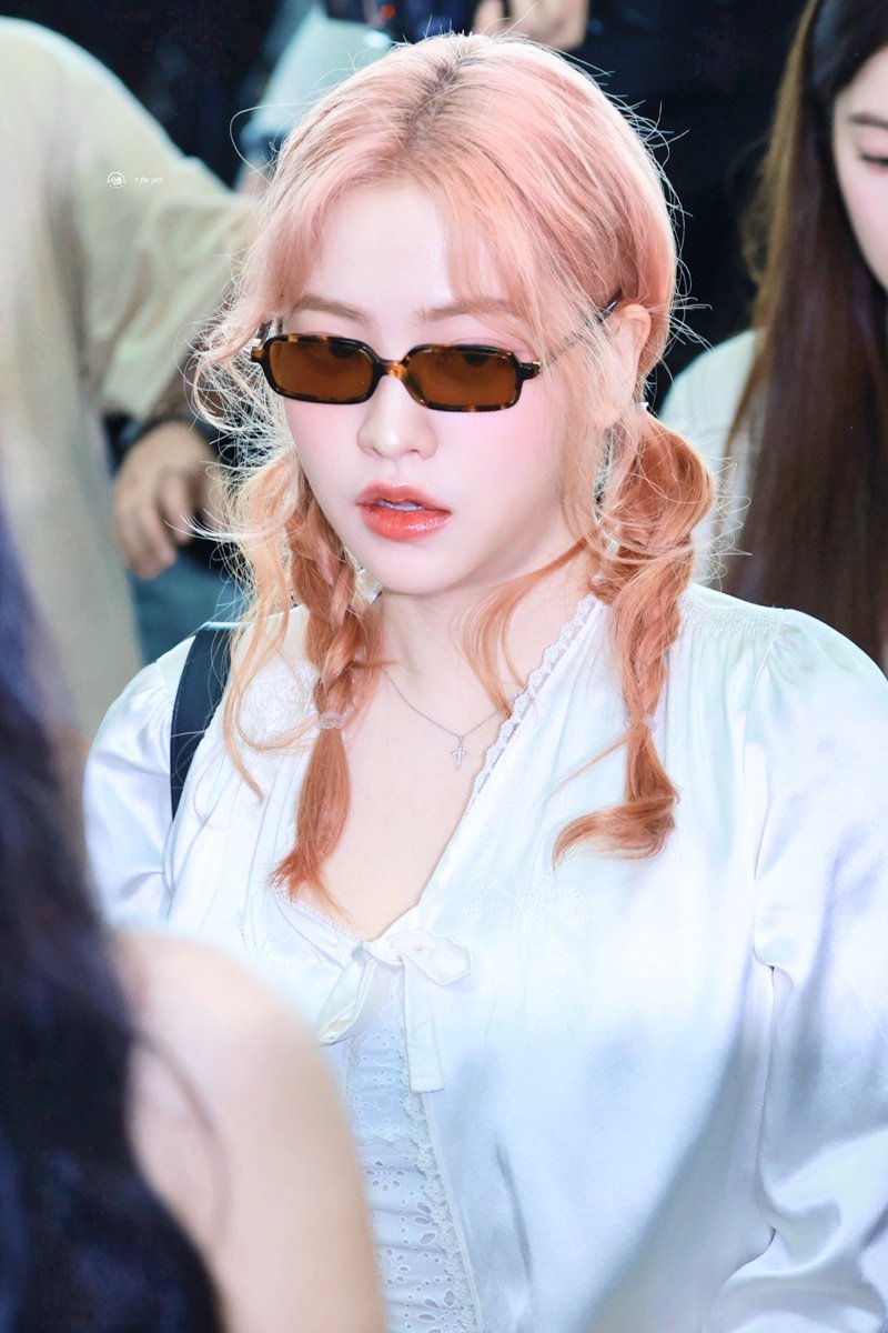 yeri looks tweet media
