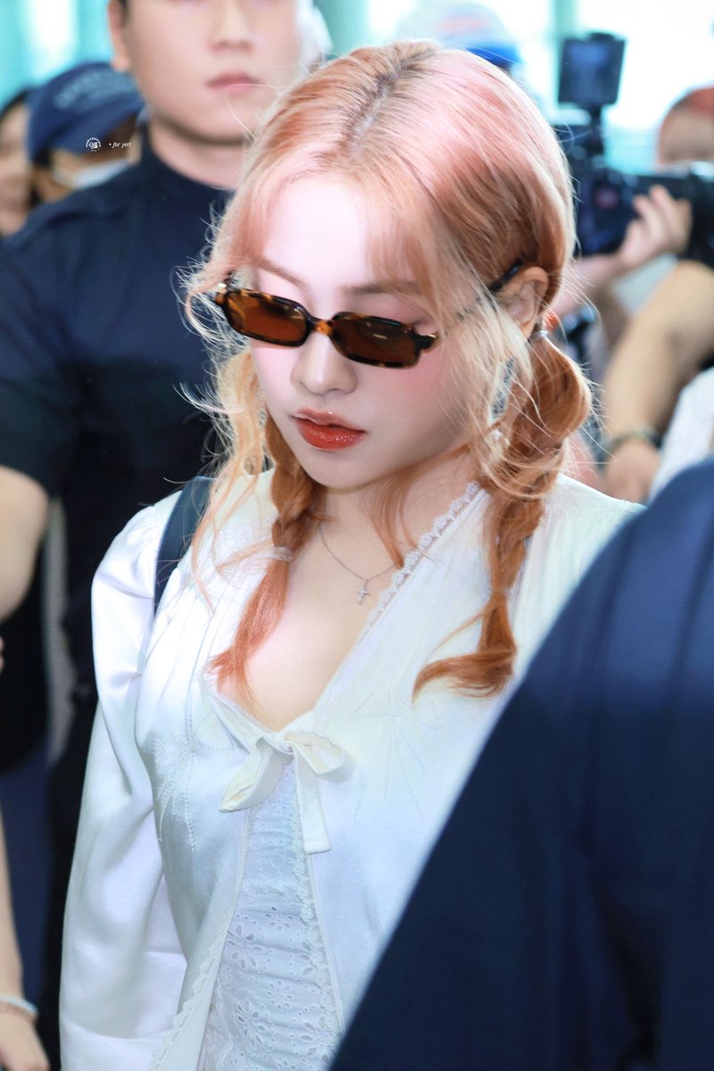 yeri looks (@yerilooks) on Twitter photo 