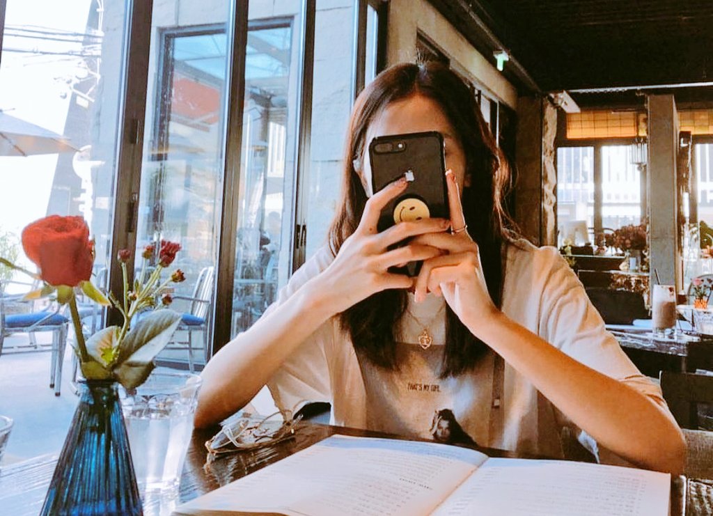 jichusiast's tweet photo. a thread of jisoo's old pics that i still think about a lot. (part 2) https://t.co/HsyRGAph3p