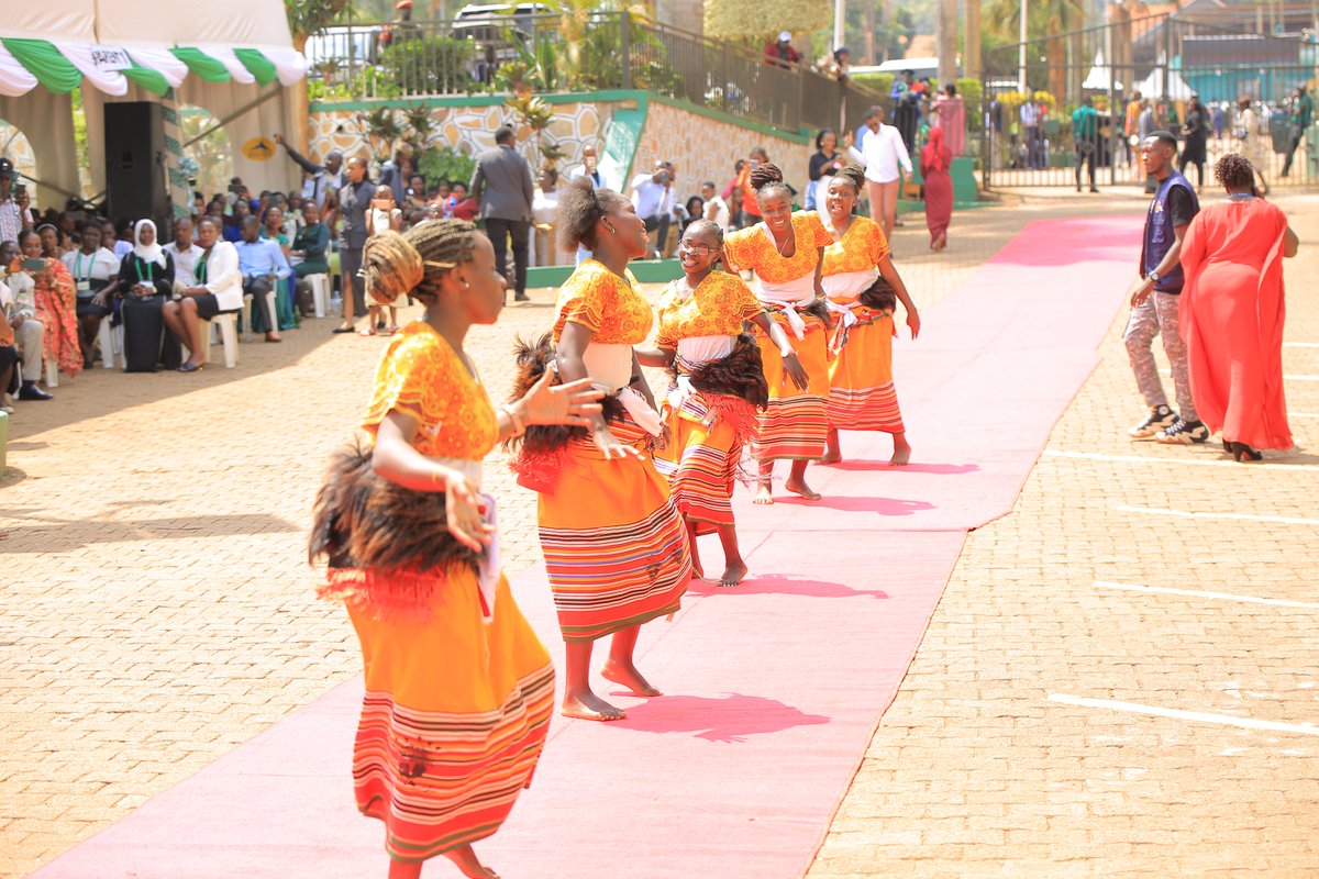 kiuvarsity's tweet photo. Baganda Nkobazabogo students captivating the audience at the #KIU29thGrad https://t.co/poxQTuy7n7