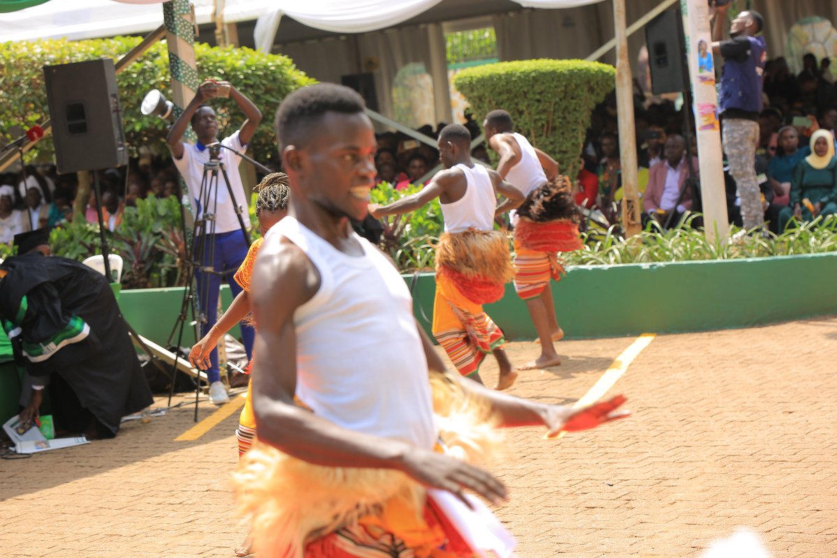 kiuvarsity's tweet photo. Baganda Nkobazabogo students captivating the audience at the #KIU29thGrad https://t.co/poxQTuy7n7