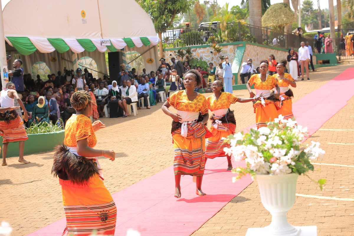 kiuvarsity's tweet photo. Baganda Nkobazabogo students captivating the audience at the #KIU29thGrad https://t.co/poxQTuy7n7