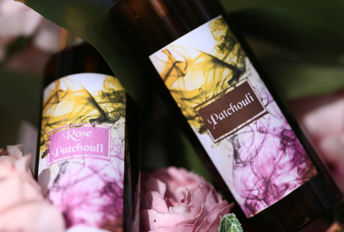 DudeBougies's tweet image. dudebougies.fr/catalogue/1110… #dudebougies #brumeparfumée #parfumdinterieur #parfumdambiance #diffuseur #faitmain #createurfrancais #madeinfrance #marquefrancaise #zerodechet #parfumvoiture #parfumnaturel #parfums #parfumsnaturels #vegan #diffuseurvoiture #naturels #fragrance