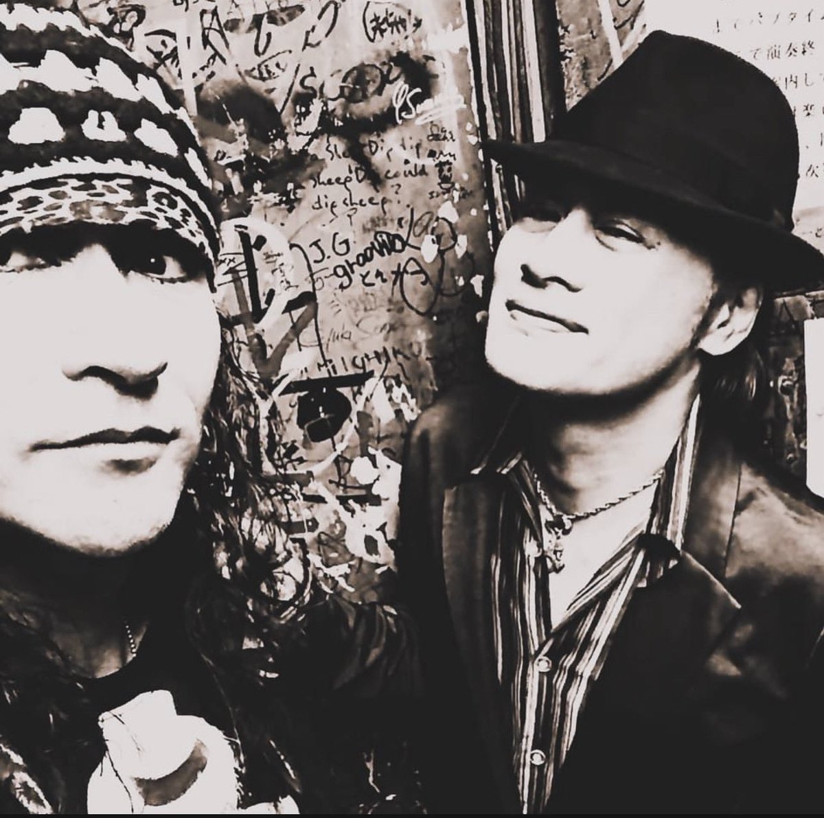 undeadspaceman's tweet photo. 19時より湾岸の羊インスタライブ配信、Redz とお喋りしますので、
時間ある方はChck it out!!!🎶✨🎶
By Tatsu☠️🕷️☠️
#湾岸の羊
#gastunk
#killerguitars
#orangeamp
#guyatone
#jimsinn
#ist https://t.co/H1HlAHoyH1