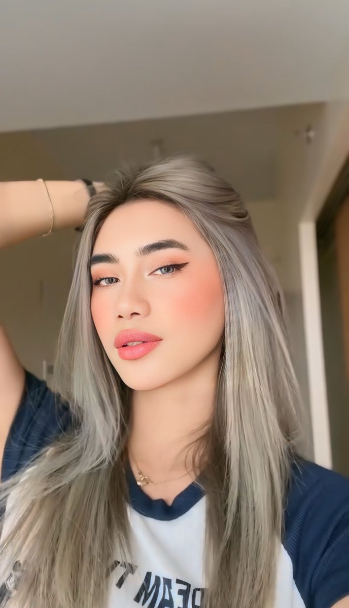 itsomelette15's tweet photo. Gray hair supremacy🫠🖤 https://t.co/9SaCFnFTTa