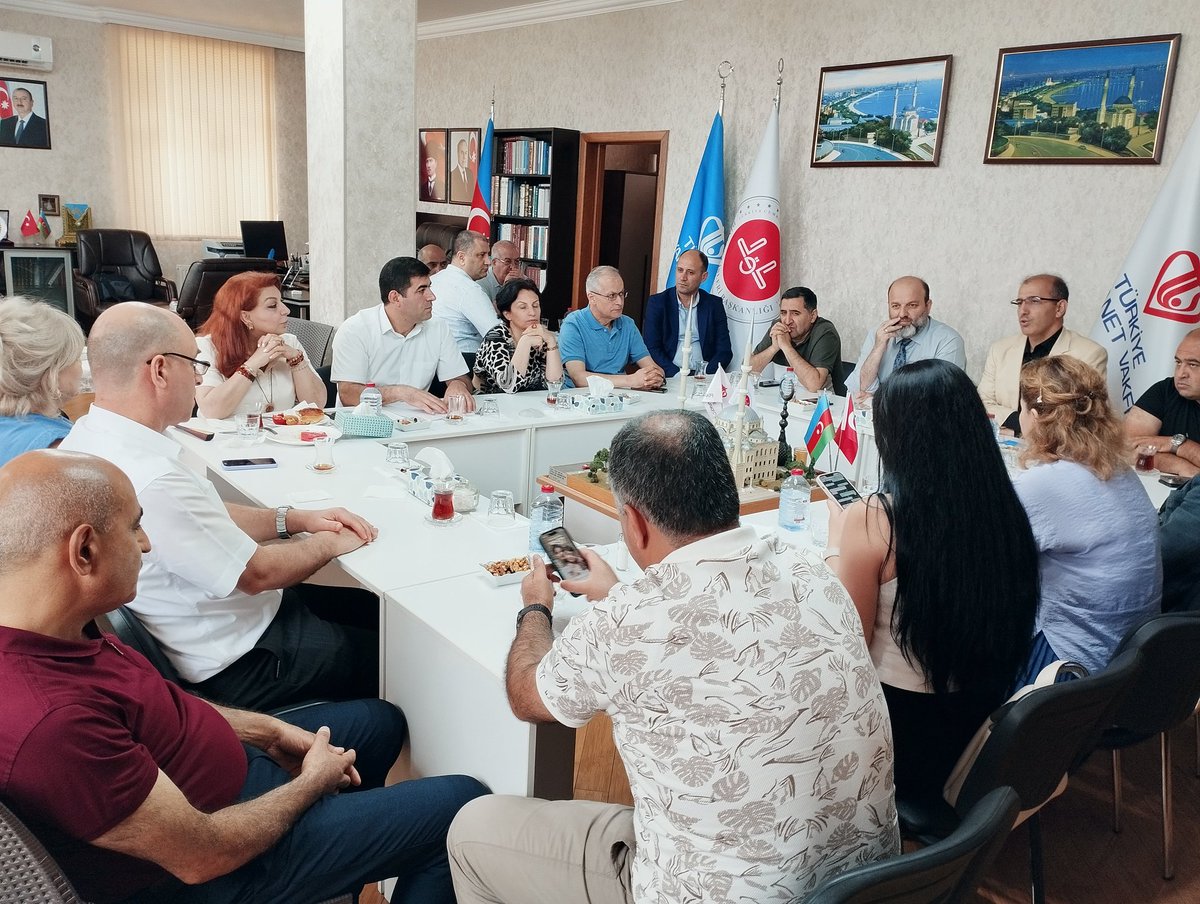 baku_iletisim's tweet photo. Azerbaycan-Türkiye Medya Platformu kapsamında ilişkilerin pekiştirilmesi, aynı zamanda Türkiye Diyanet Vakfı ile Bakü Diyanet Lisesinin tanıtımı amacıyla Büyükelçiliğimiz Din Hizmetleri Müşavirliği ev sahipliğiyle bir grup basın mensubu ile kahvaltılı görüşme organize edilmiştir. https://t.co/A8FlkZv7Vf