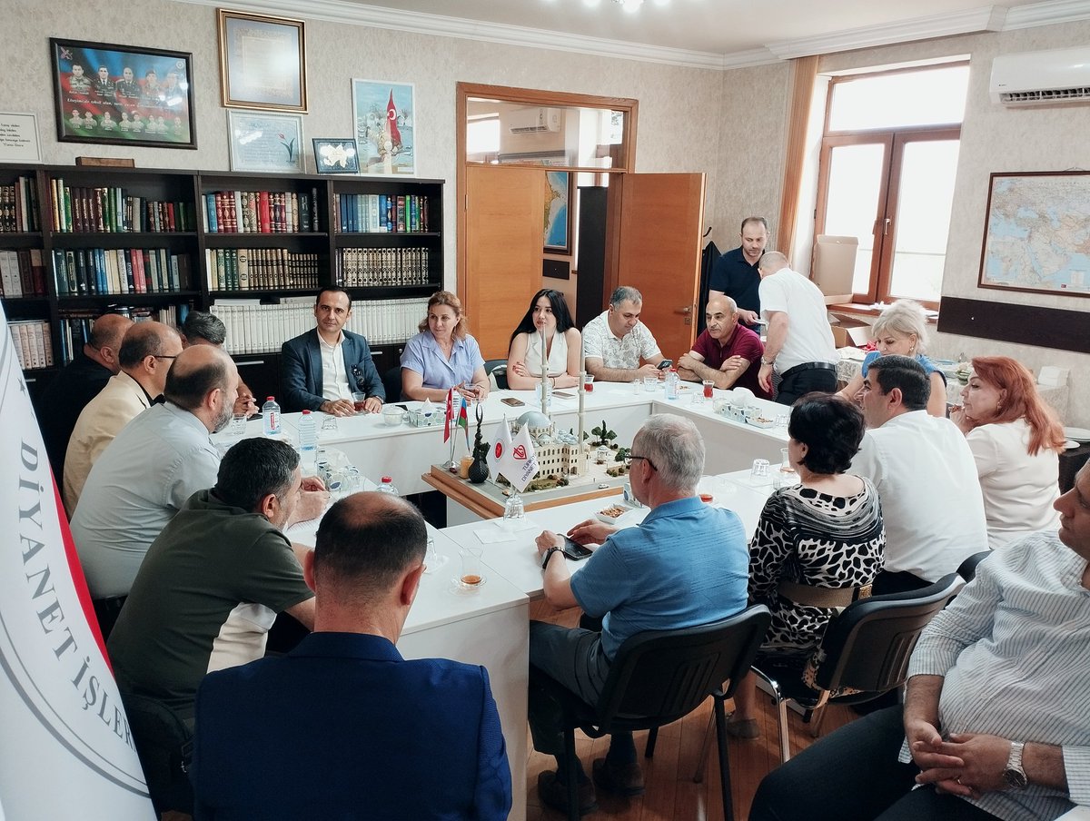baku_iletisim's tweet photo. Azerbaycan-Türkiye Medya Platformu kapsamında ilişkilerin pekiştirilmesi, aynı zamanda Türkiye Diyanet Vakfı ile Bakü Diyanet Lisesinin tanıtımı amacıyla Büyükelçiliğimiz Din Hizmetleri Müşavirliği ev sahipliğiyle bir grup basın mensubu ile kahvaltılı görüşme organize edilmiştir. https://t.co/A8FlkZv7Vf
