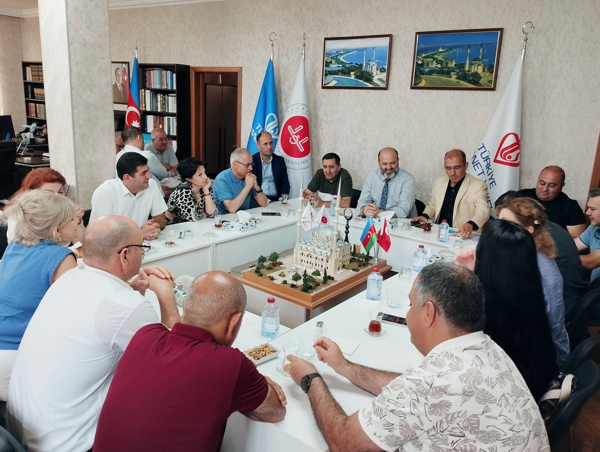 baku_iletisim's tweet photo. Azerbaycan-Türkiye Medya Platformu kapsamında ilişkilerin pekiştirilmesi, aynı zamanda Türkiye Diyanet Vakfı ile Bakü Diyanet Lisesinin tanıtımı amacıyla Büyükelçiliğimiz Din Hizmetleri Müşavirliği ev sahipliğiyle bir grup basın mensubu ile kahvaltılı görüşme organize edilmiştir. https://t.co/A8FlkZv7Vf
