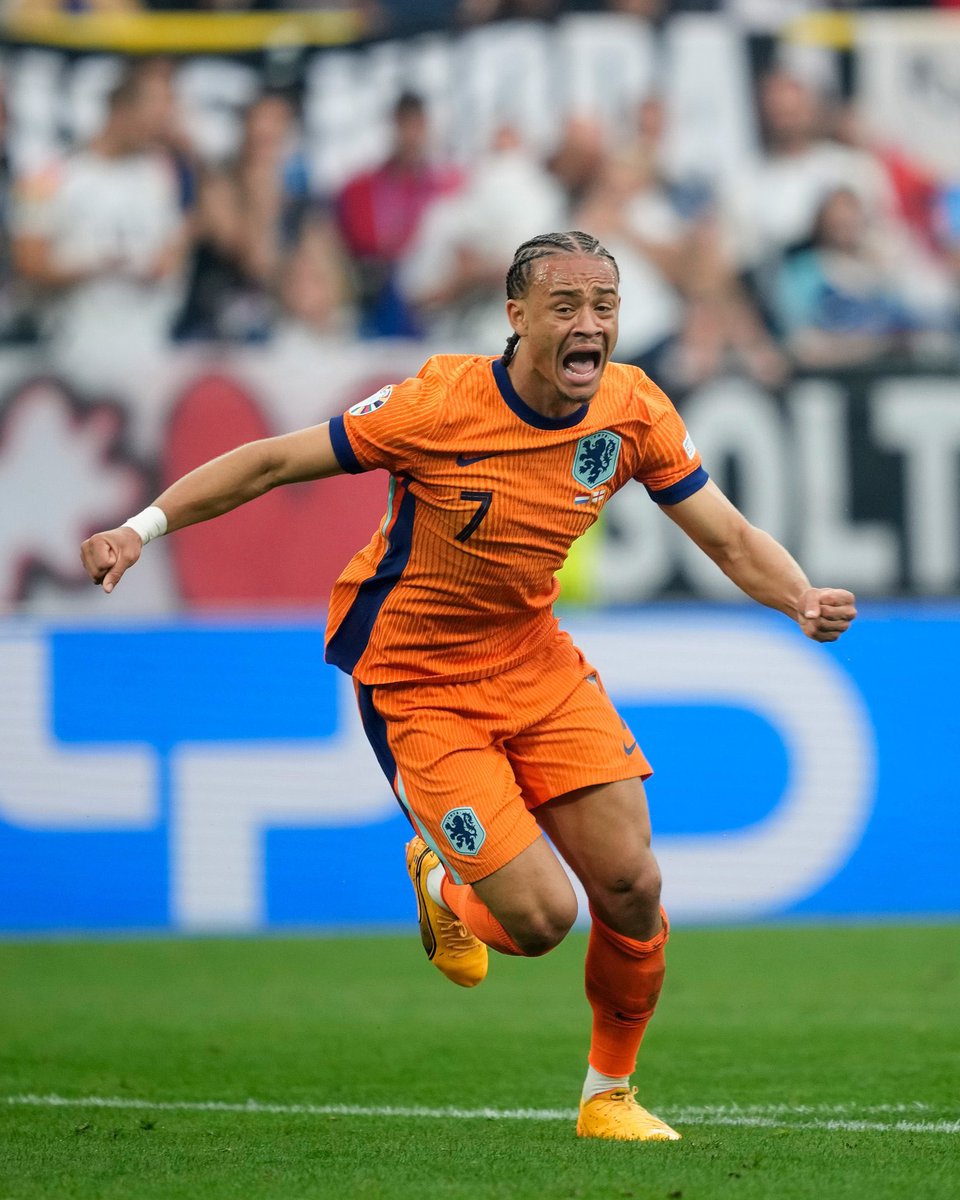 centredevils's tweet photo. 🚨🚨🌕| JUST IN: Erik ten Hag is weighing up a loan move for Paris Saint-Germain’s Xavi Simons. [@MullockSMirror] https://t.co/mawleiLWJ3