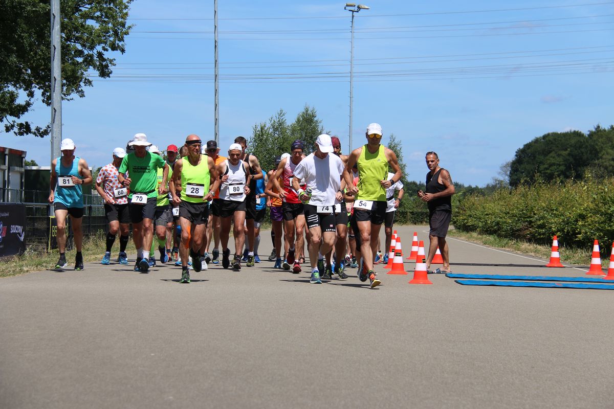 WEEKEND!
En, waar lopen ze zoal? 
In Deventer * (12 uursloop) en Dieren (Veluwsepoort Trail 24km). Succes allen, daar en elders! 
"I've always been good at putting things behind me: I fall apart, do my crying bit, and then put it away and move on." [Paula Radcliffe]