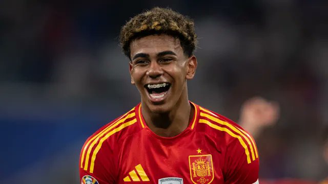 TrollFootball's tweet photo. 🚨 Lamine Yamal is the youngest 16 year old football player to become 17. https://t.co/mvDPax1jwE