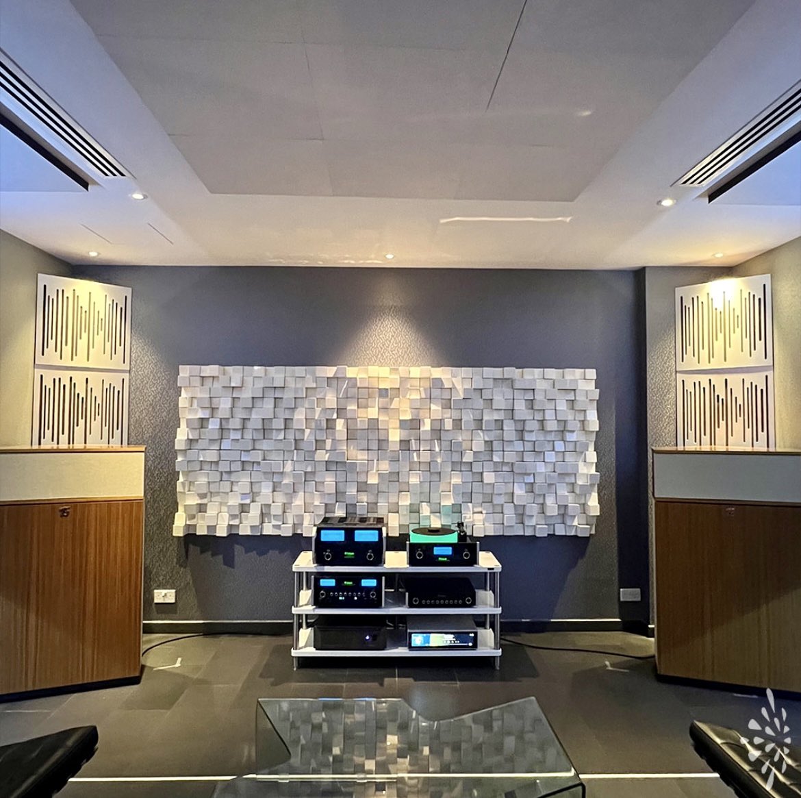 Solidsteel_IT's tweet photo. Here is one of the great demo room at @dubaiaudio with a #solidsteel HW Series rack in gloss white finish.
#hifi #hifirack #highendaudio #audiophile #highfidelity https://t.co/IqXh8dtgG0