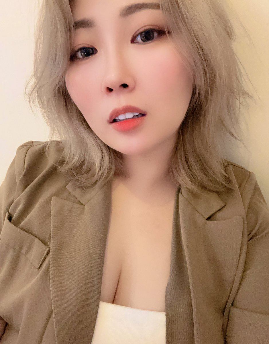 好久沒出現
冒出來呼吸一下🙌🏻🙌🏻

嗨～還記得我嗎🤣