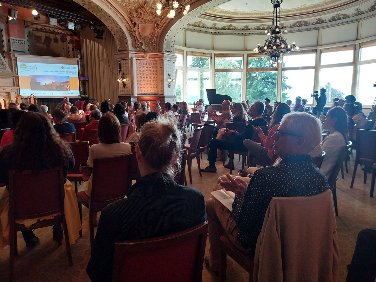 ClaudiaLSantos's tweet photo. "If we are going to build relationships, we need to be addressing the wounds" - John Bond at the #CauxForum this morning on Australia's journey of forgiveness and reconciliation with aboriginal peoples. @caux_iofc @InnerGoals https://t.co/Bdu2gk3Ipx