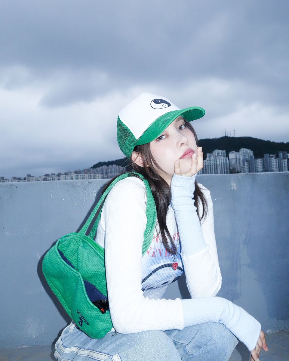 picsillit's tweet photo. illit_official instagram update with #YUNAH https://t.co/6ZJvuOExIC
