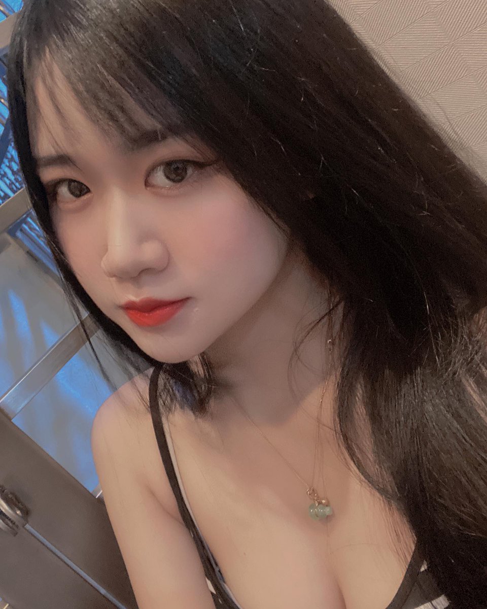 琳琳❤️怎麼玩都可以 tweet media