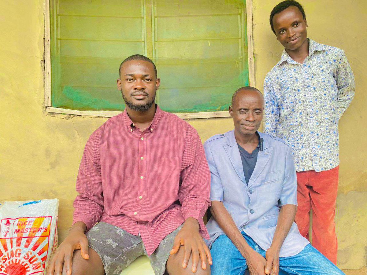 Tobiloba_mide's tweet photo. Part of the wonder people at @LOA_FoundationN who provides foodstuffs to the needy and distribution of writing aids to selected schools across Kwara State. 🫶🏿 https://t.co/xZMf5lKKyY